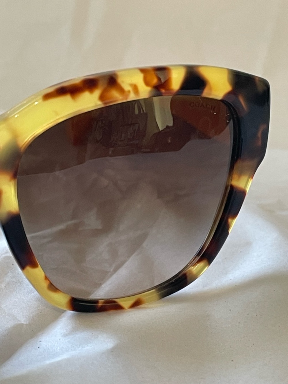 Coach Signature Spray Sunglasses Tokyo Tortoise/Yellow EUC $185 Retail - Picture 13 of 17